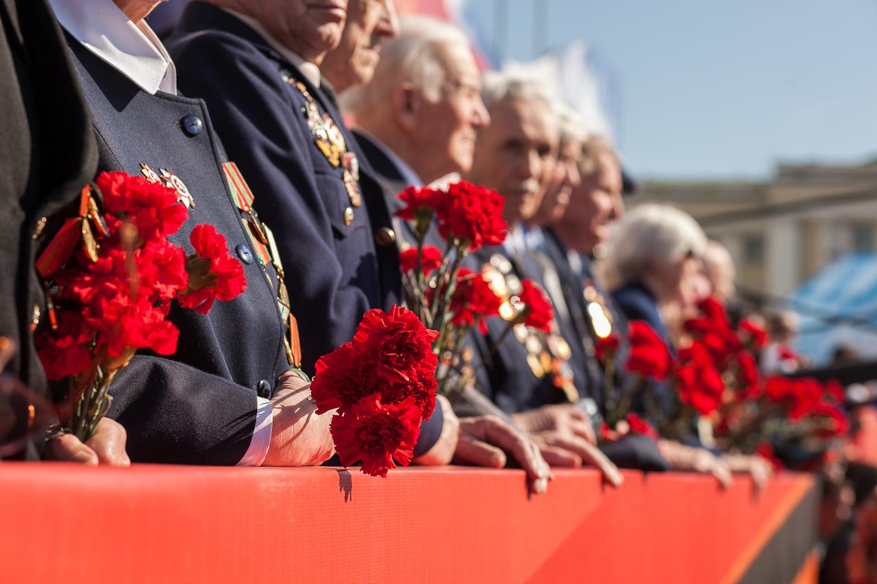 Картинки с 9 мая с гвоздиками