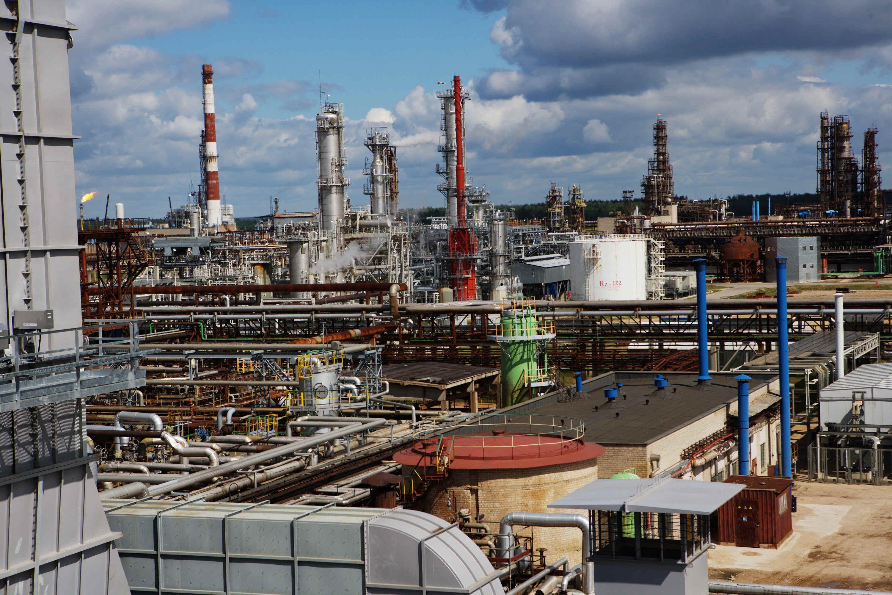 Завод азотных удобрений литва. Еврохим в литве. Литва отрасли. Литва отрасли. Эстония заводы промышленности.