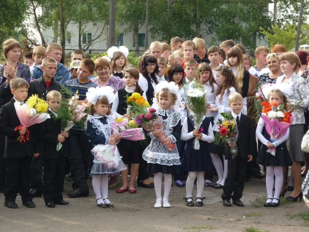 В какую школу пошла. Ученики 1а класса школа 30. Первоклашки 21. Школу покажи школу. Школа 55 класс 1а.