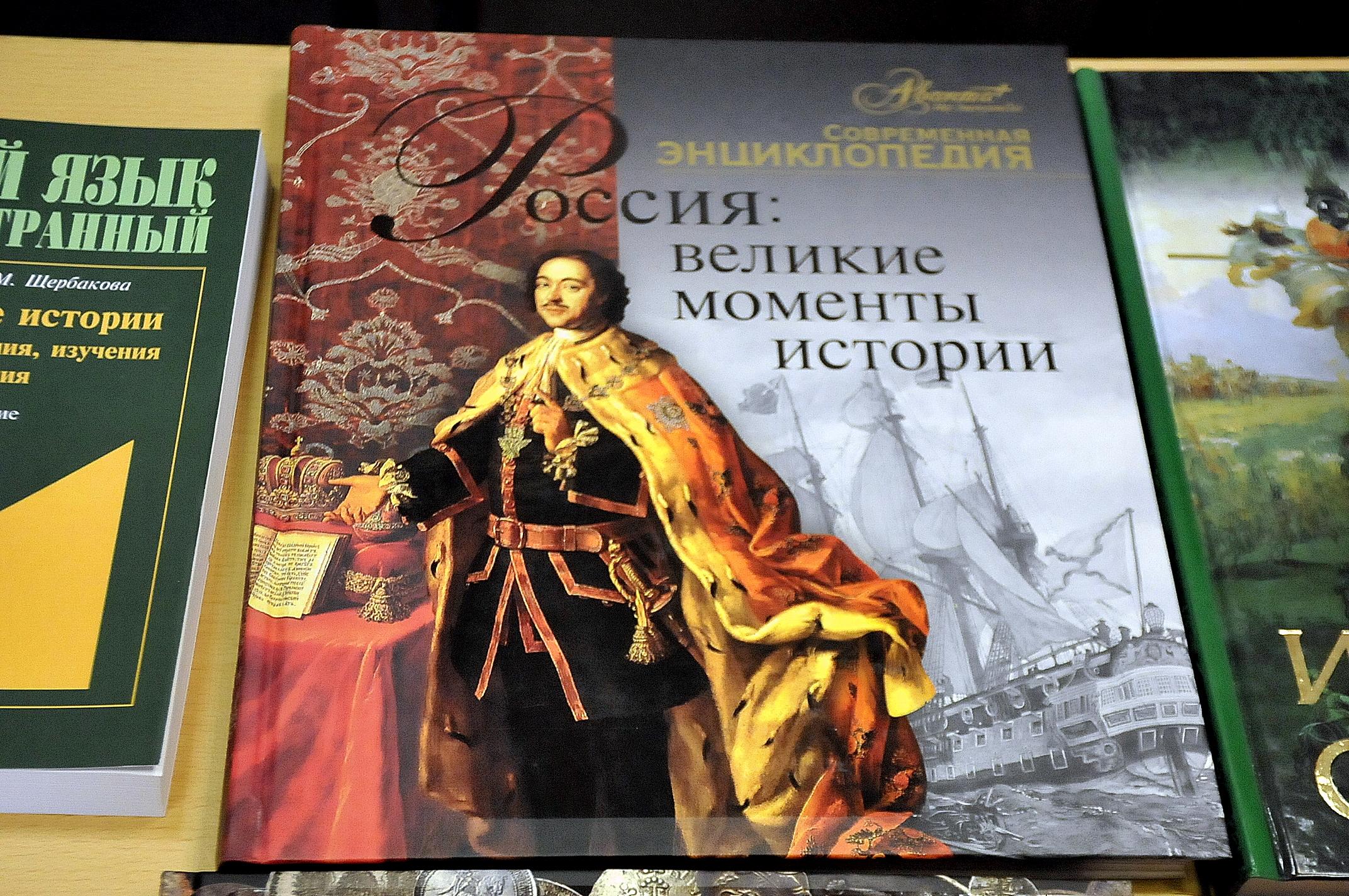 Джентльмены 2019 чарли ханнэм. Этот великий момент. Бумажный кораблик. Тони карк ютуб. Любите их, или вы их потеряете.