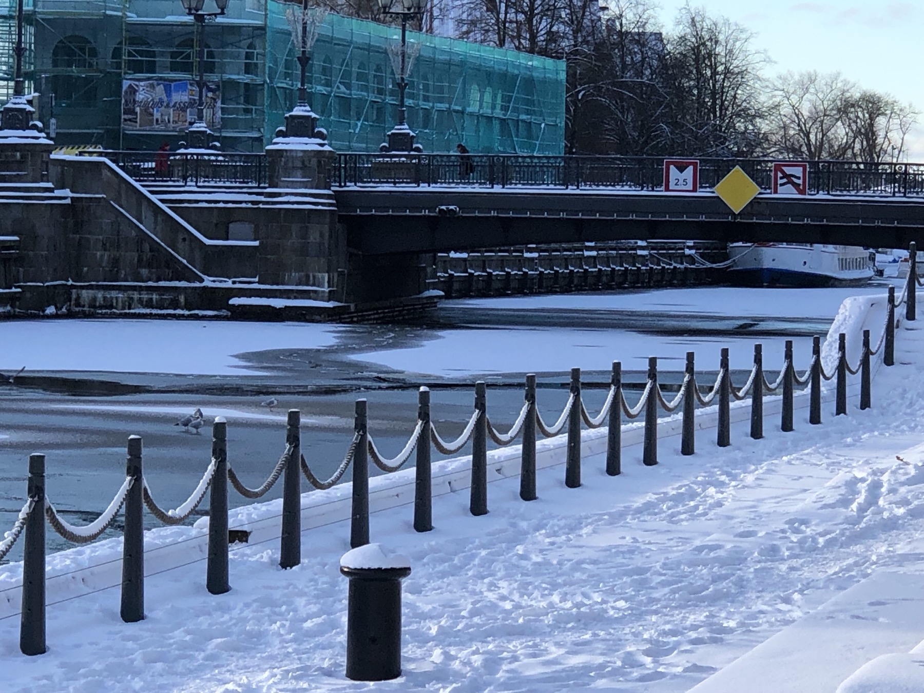 Каунас мост. Литва мост. Мост литва русне. Белый мост вильнюс. Автомобильный мост в литве.