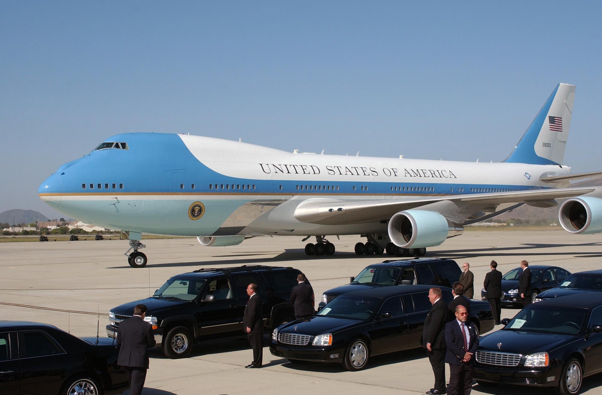 Самолет из россии в сша. Боинг 747 президента США. Самолет Боинг 747 президента США. Борт 1 президента США. Борт номер 1 президента США Air Force one.
