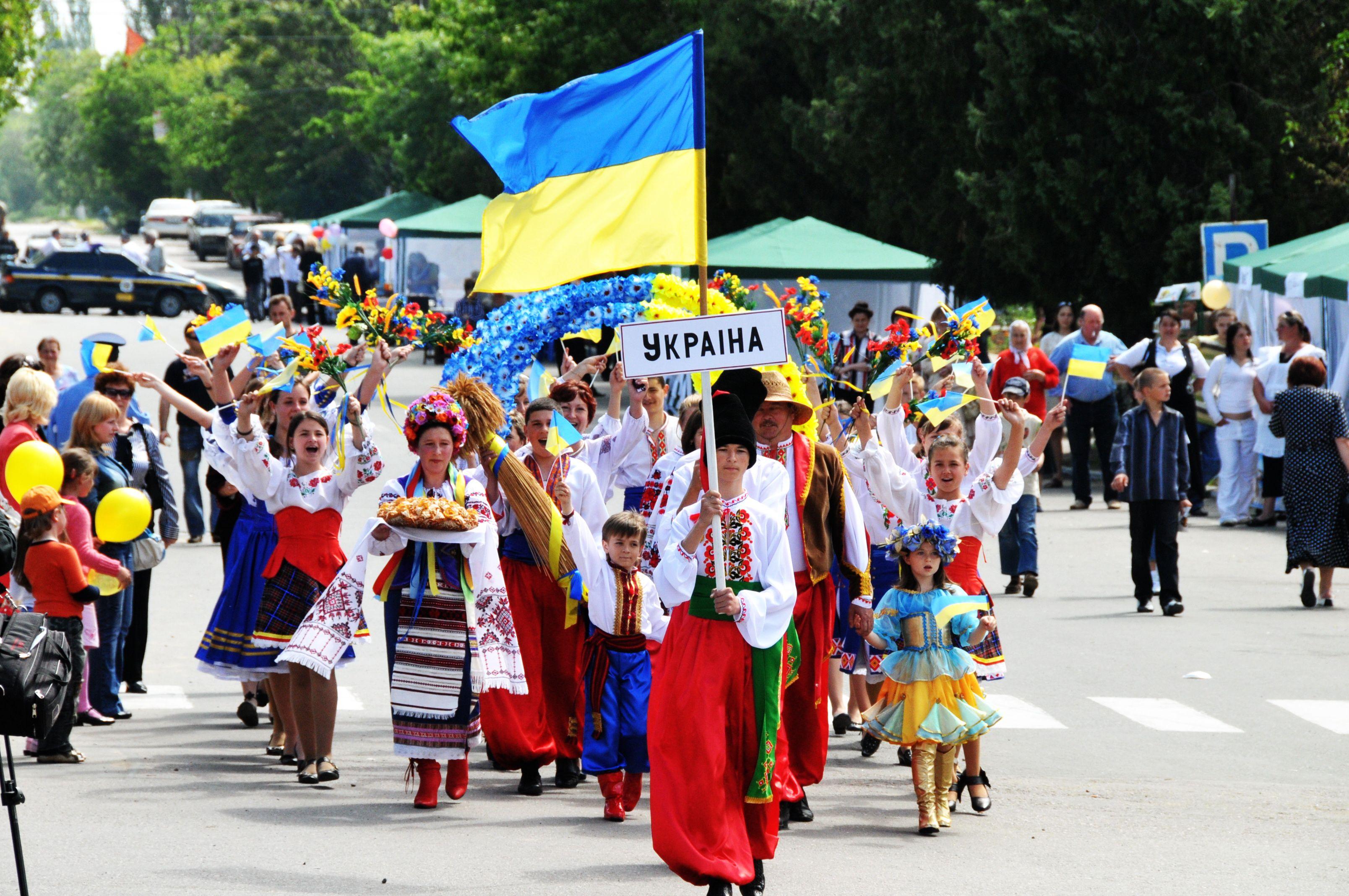 Украинские выступления. Украина народ. Национальные праздники Украины. Украина нация. Население Украины.