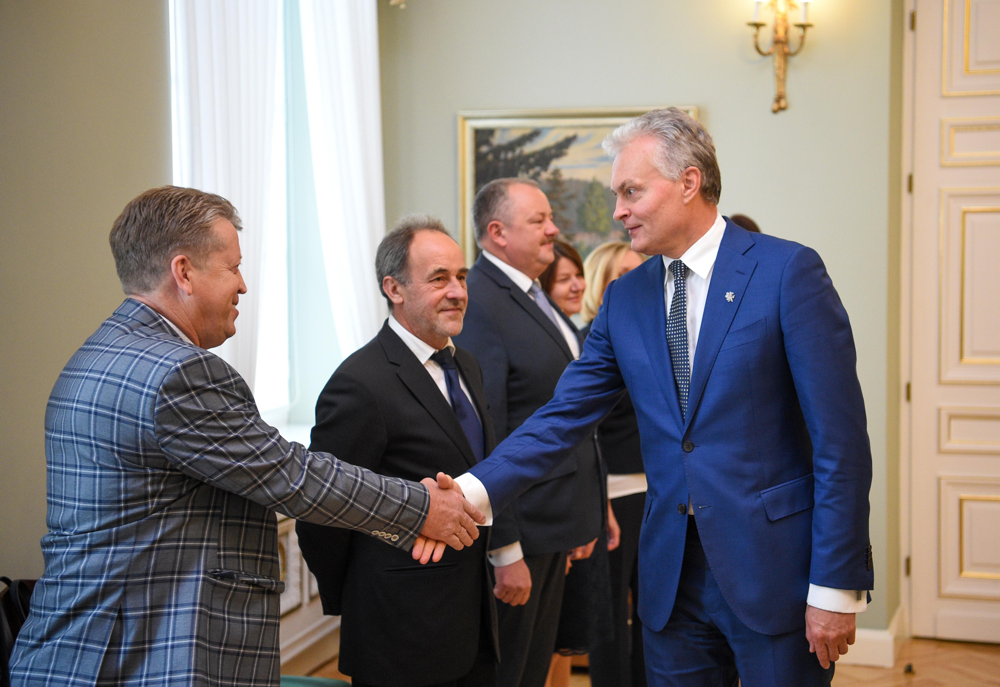 криворучко заместитель министра обороны. представитель в литве. гедрюс сурплис. представитель в литве. литва представители.