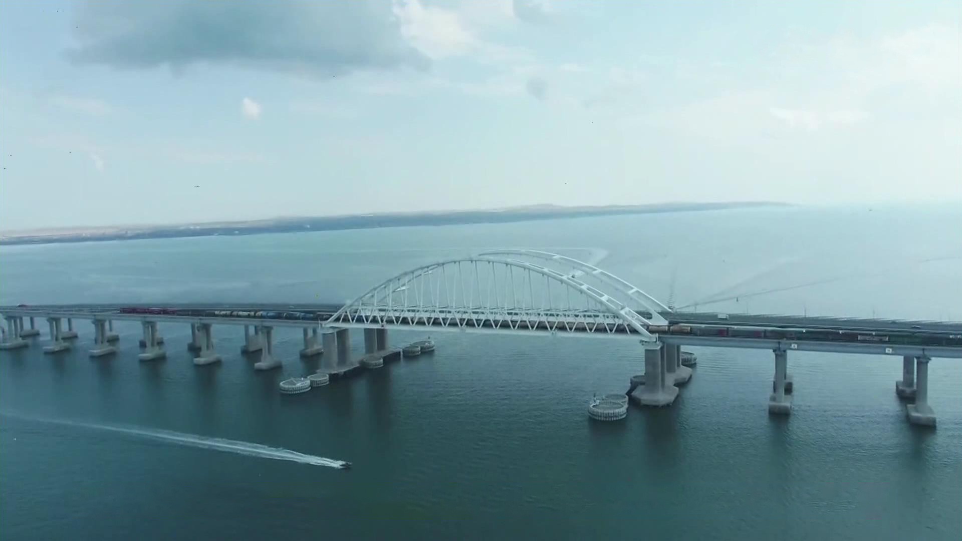 Едем через крымский мост. Атака на Крымский мост 2022. Крымский мост 2021. Арка Крымского моста.