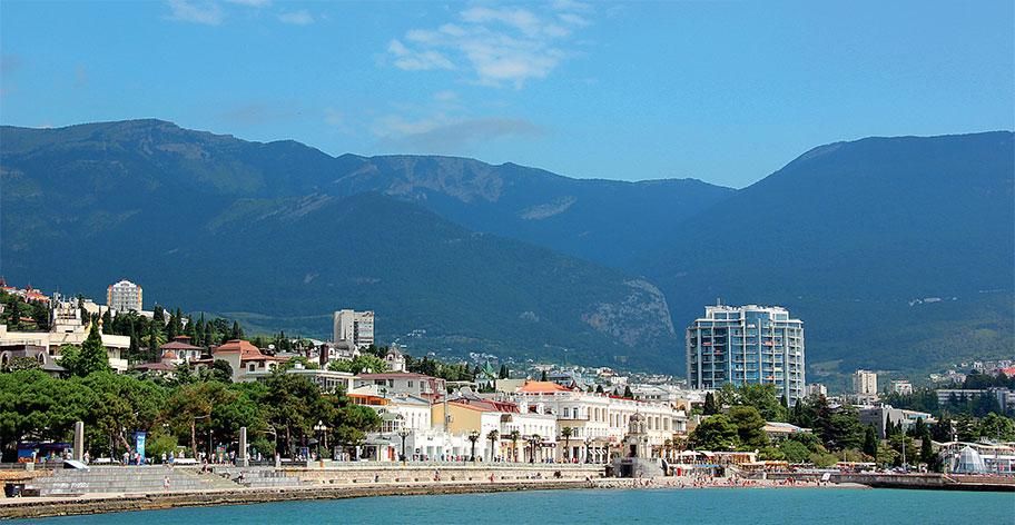 Ялта — главный центр притяжения туристов в Крыму