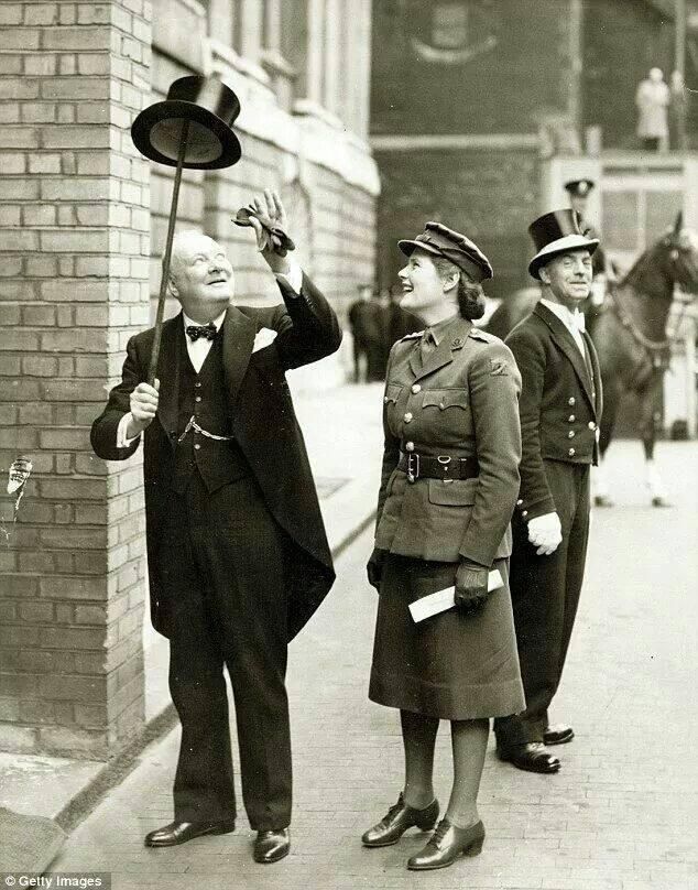 Черчилль и его младшая дочь, Мэри. Лондон. 1943 г.