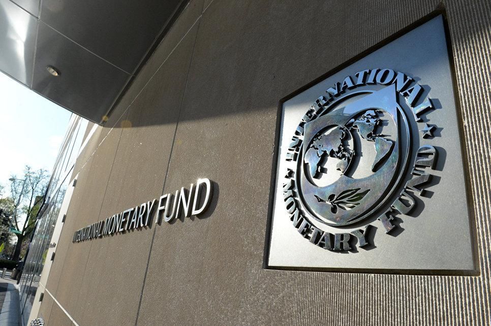 Табличка с логотипом Международного валютного фонда на стене здания МВФ © РИА Новости / Наталья Селиверстова.