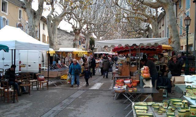Рынок в Sainte Cécile les Vignes
