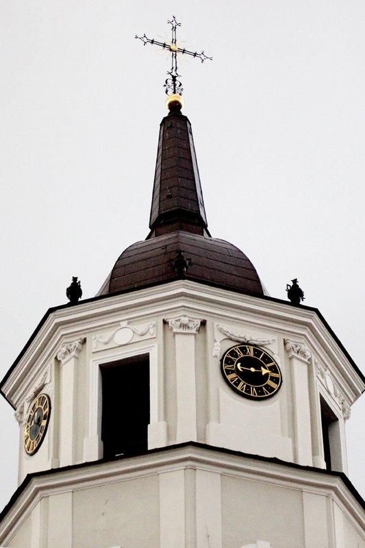 Часы на башне Кафедральной площади