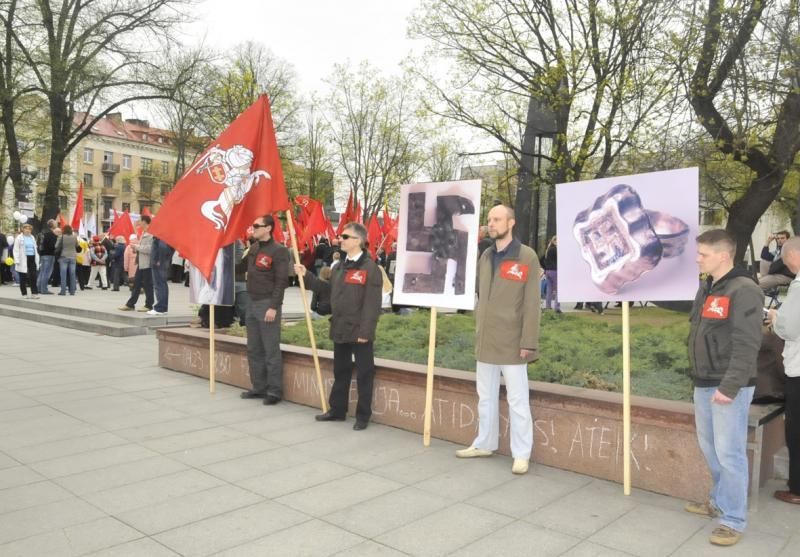 Первого мая в Вильнюсе свастика уже не заинтересовала правоохранительные органы. Привыкаем?