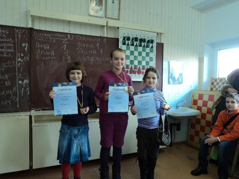 Победительницы среди девочек. Энрика Якавоните - в центре. Фото Татьяна Гарифулиной.