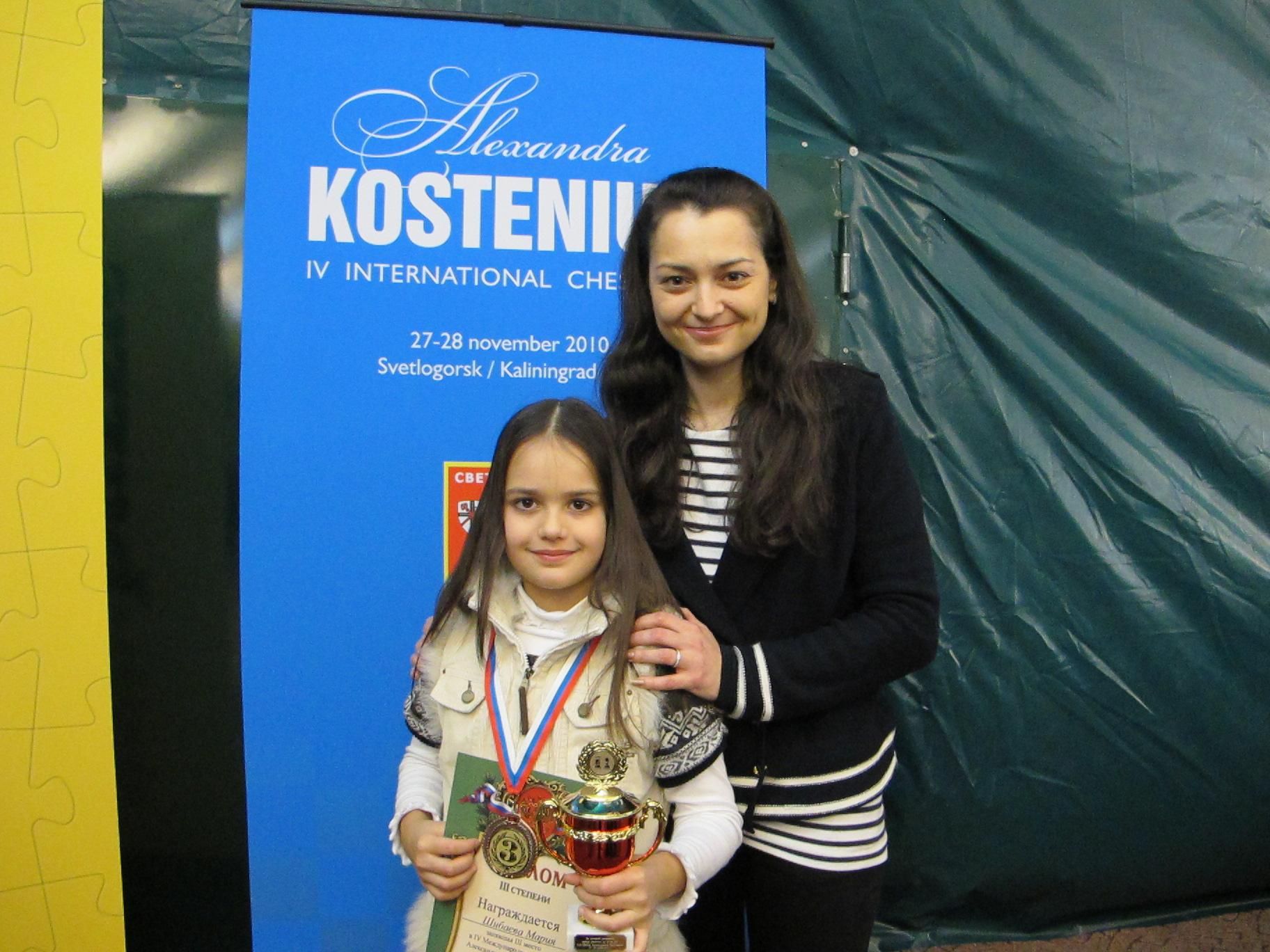 Маша Шибаева и чемпионка мира среди женщин Александра Костенюк.