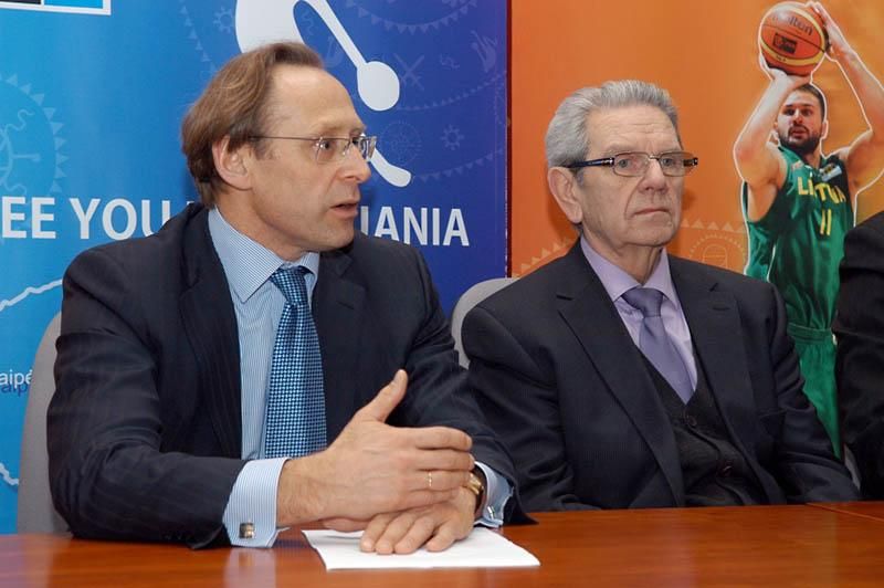 Р.Алякна (слева) и В.Гарастас.