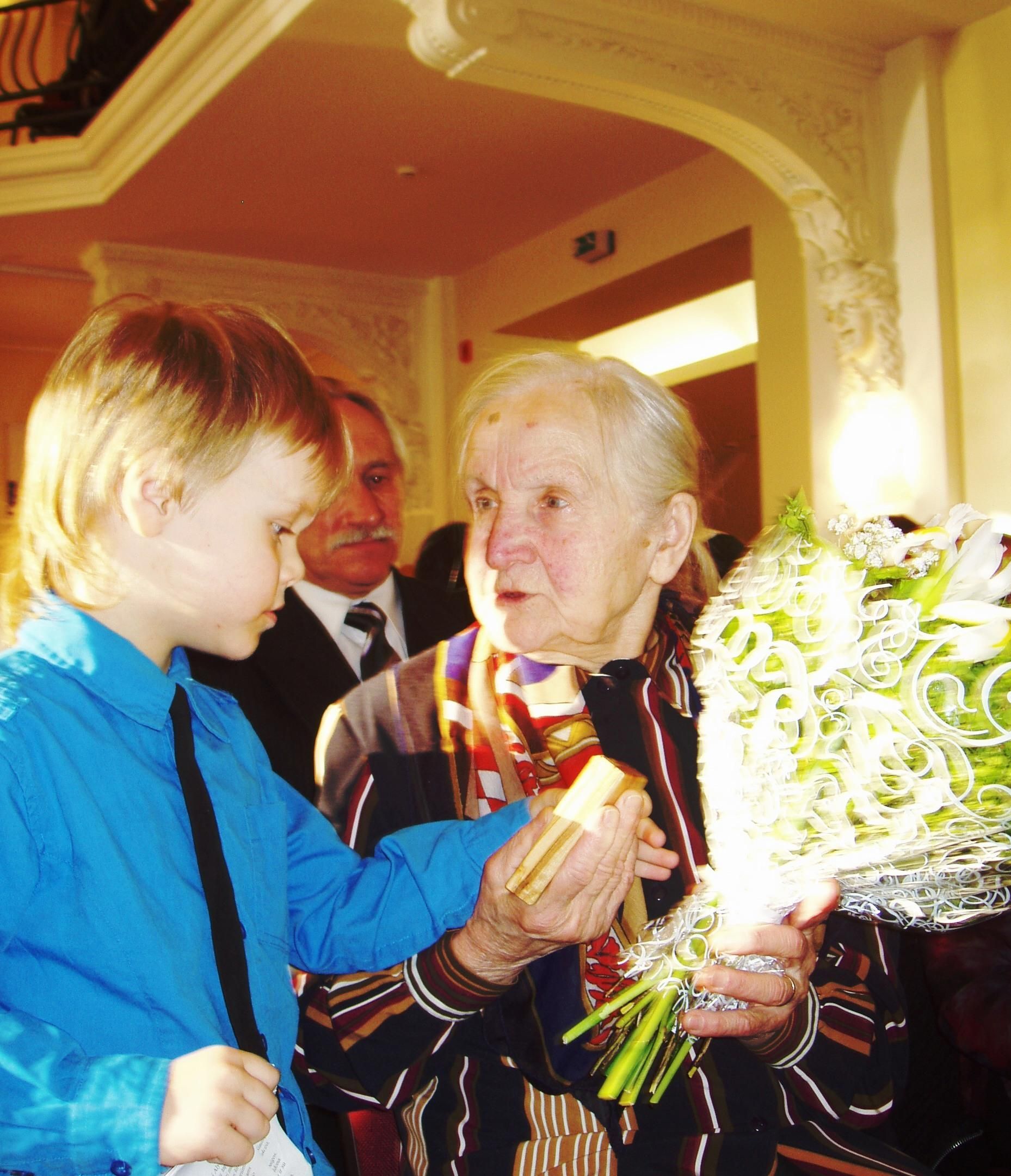Юзефа Микульска (Ольшевска) с правнуком. Фото Татьяны Ясинской.