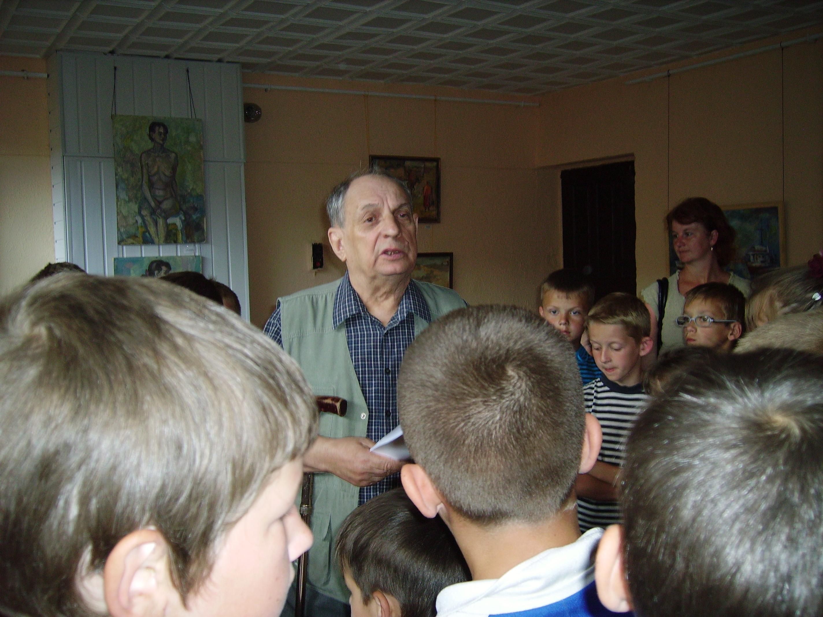 Николай Корнилов во время открытия выставки в Гервятах. Фото Альгиса Плукиса, "Обзор".