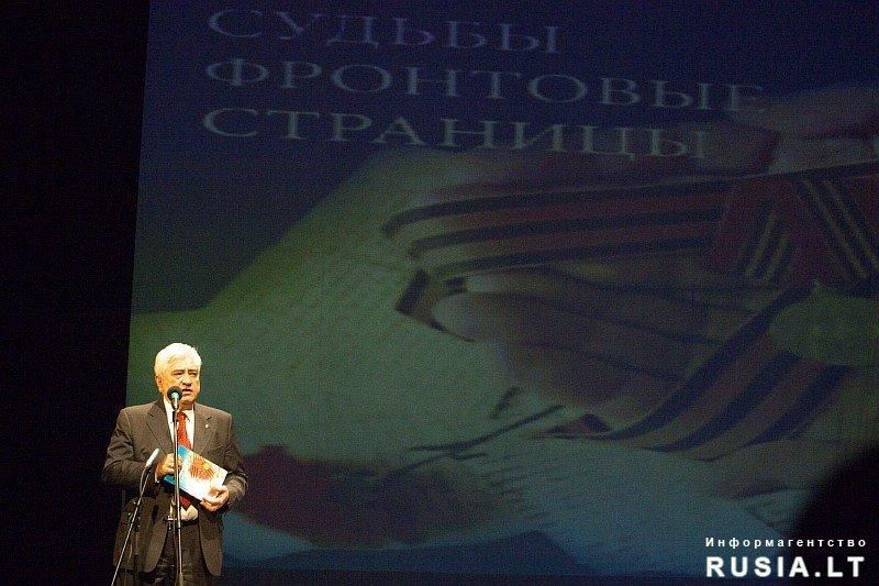 На презентации книги "Судьбы фронтовые страницы" выступает посол России в Литве В.Чхиквадзе. Фото: Владимир Царалунга-Морар.