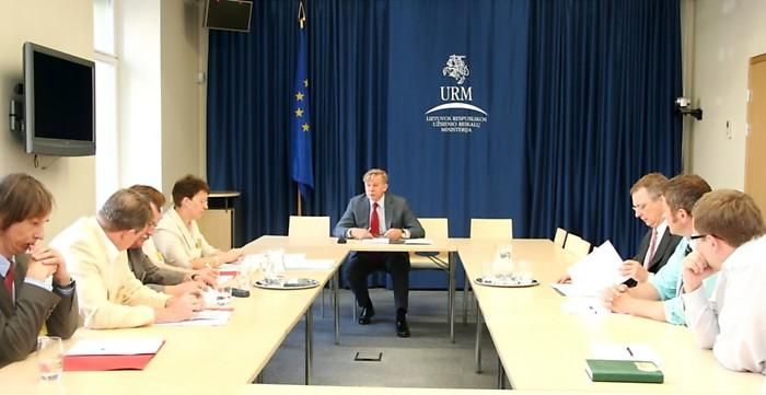 Министр иностранных дел Литвы Аудронюс Ажубалис 25 июля встретился с представителями Союза поляков Литвы. Фото www.urm.lt