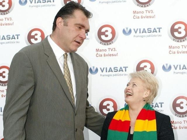 Во время церемонии открытия самый знаменитый литовский баскетболист Арвидас Сабонис встретился с президентом Литвы Далей Грибаускайте. Фото Lrytas.lt