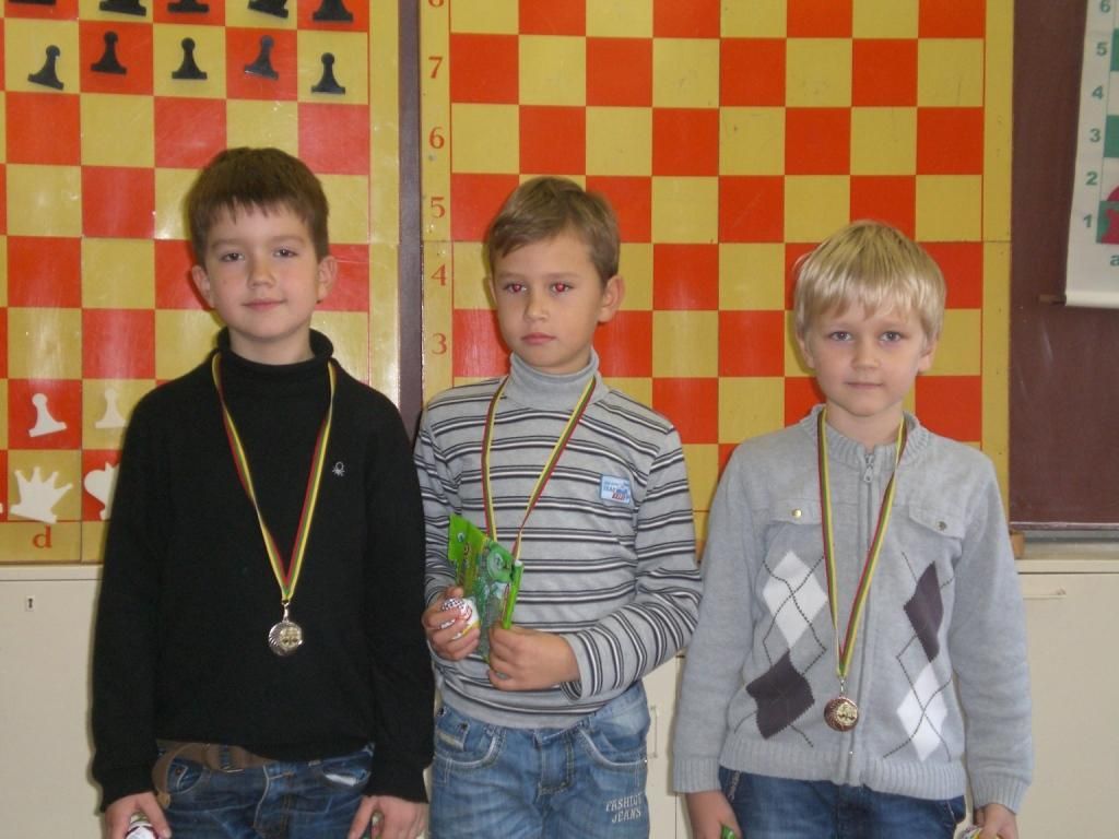 Призёры до 8 лет. Слева на право: В.Будяк, И.Олейников, М.Савичев. Фото Ирины Беляевой.