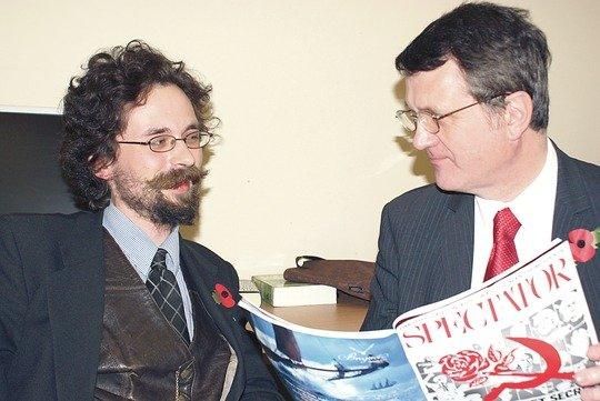 П.Строилов (слева) в Великобритании является и автором авторитетного журнала „Spectator”. В аутентичности его архивов не сомневается даже суд страны.