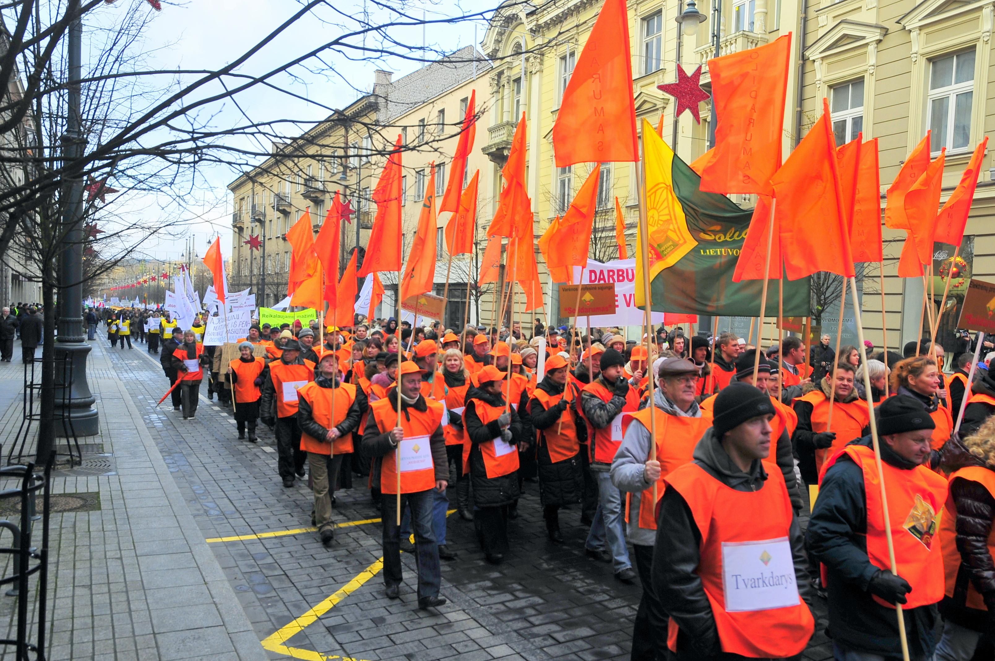 На проспекте Гядиминаса - протестующие профсоюзы Литвы. Фото Владимира Клоповского, "Обзор".