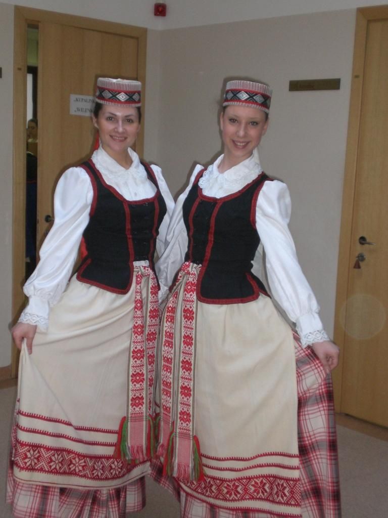 Участницы литовского танцевального коллектива «V?trung?» (Клайпеда). Фото Ирины Беляевой.