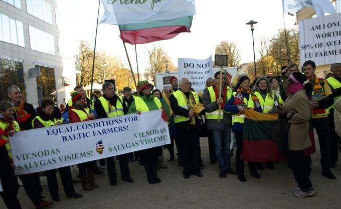 Фермеры стран Балтии протестуют против неравных субсидий. Фото www.15min.lt