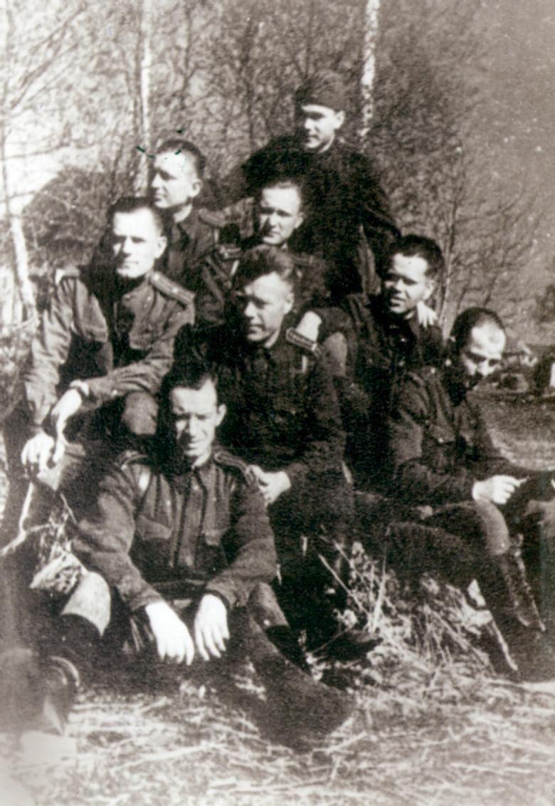 Группа офицеров 167-го полка. 1943 г. Второй в верхнем ряду - Й.Юрявичюс.