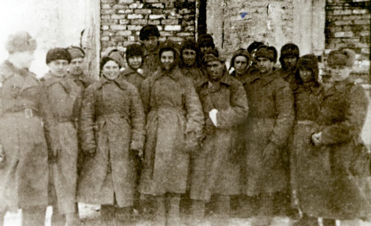 Группа медицинских работников после сражения под Алексеевкой.