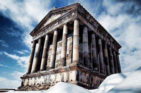 Храм Гарни в Армении. Фото www.hayweb.ru/foto