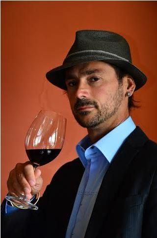 Девиз Себастьяно (на снимке): Life is too short to drink bad wine!!!! (жизнь слишком коротка, чтобы пить плохое вино).