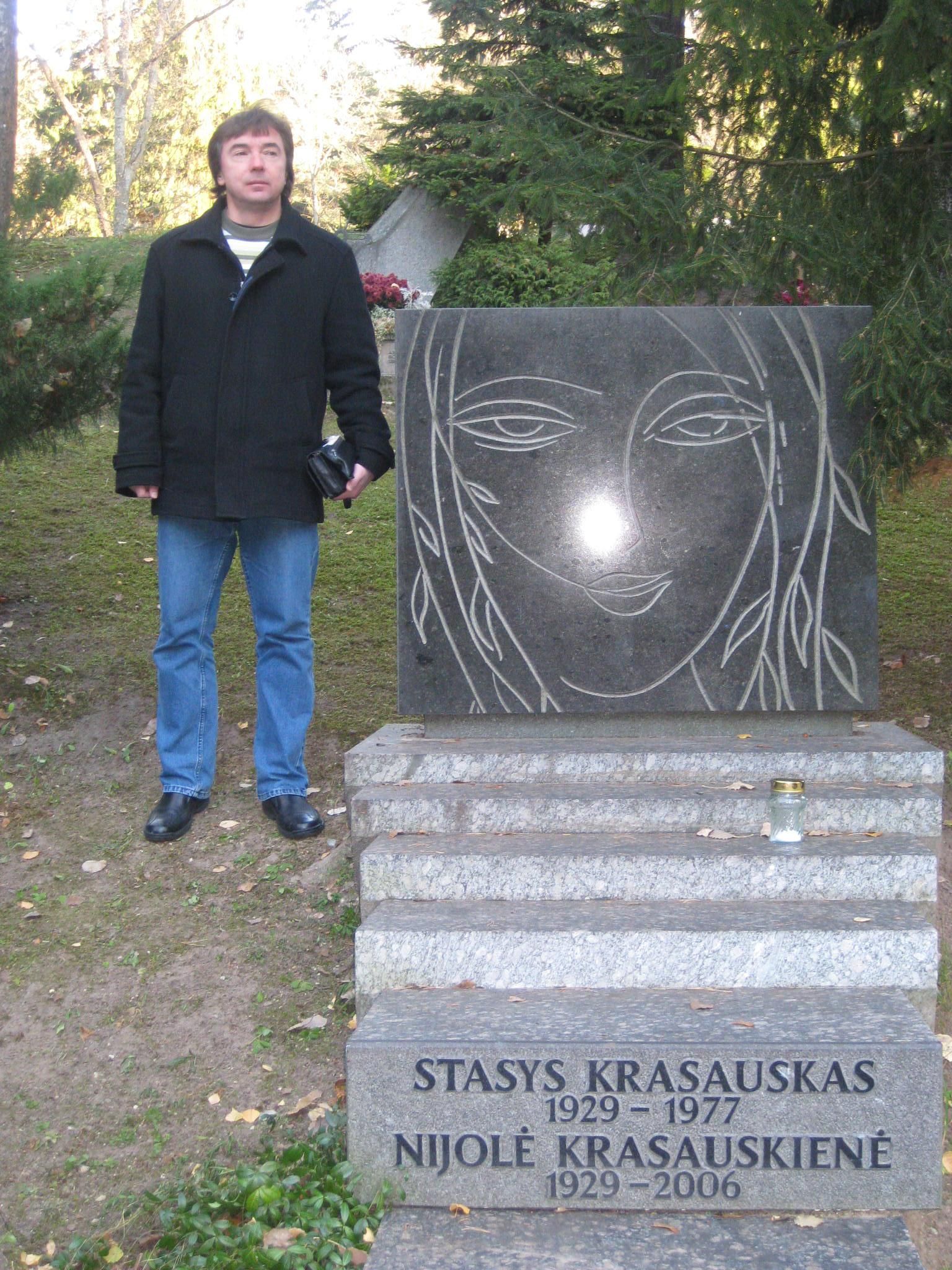 У могилы С.Красаускаса.