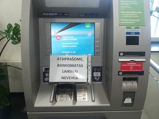 Из-за перегрузки некоторые банкоматы, принимающие наличность, перестали работать. Фото Lrytas.lt