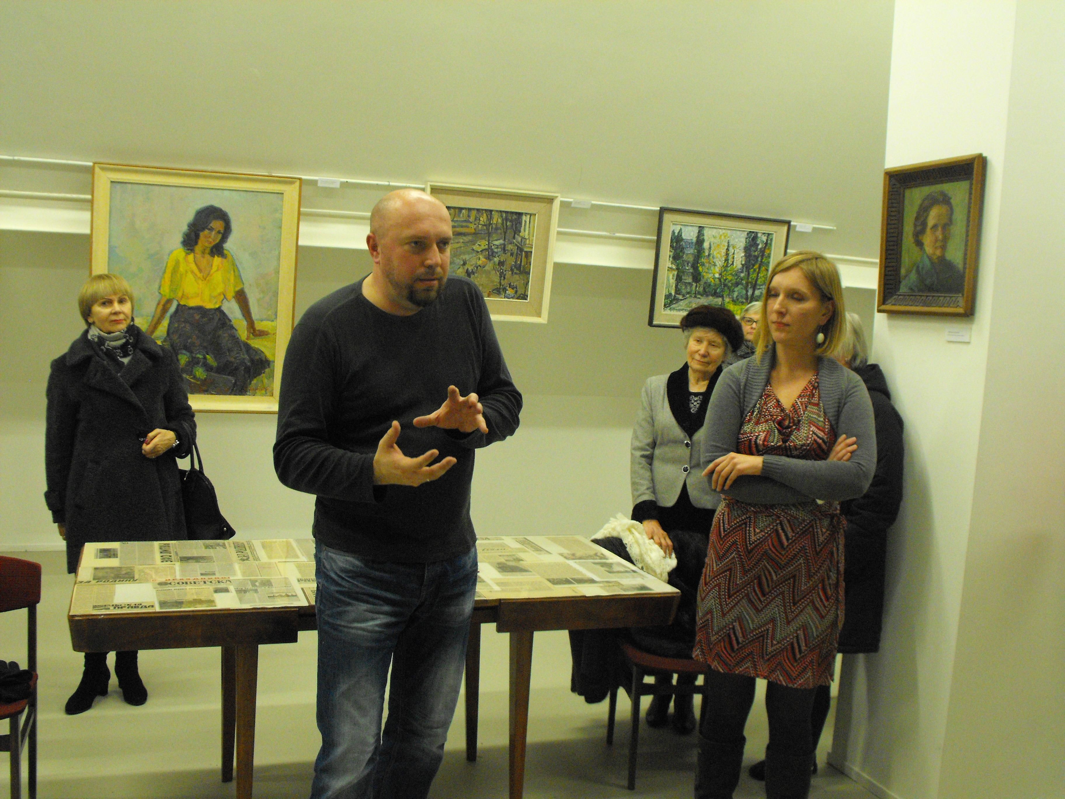 Кураторы выставки художник Артурас Шимонис и режиссер Агне Дилите (слева)