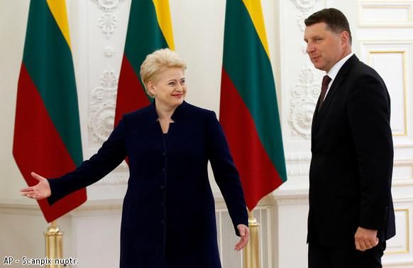 Д.Грибаускайте поделилась своим мнением о положении Греции и с гостившим в Вильнюсе президентмо Латвии. Фото АР.