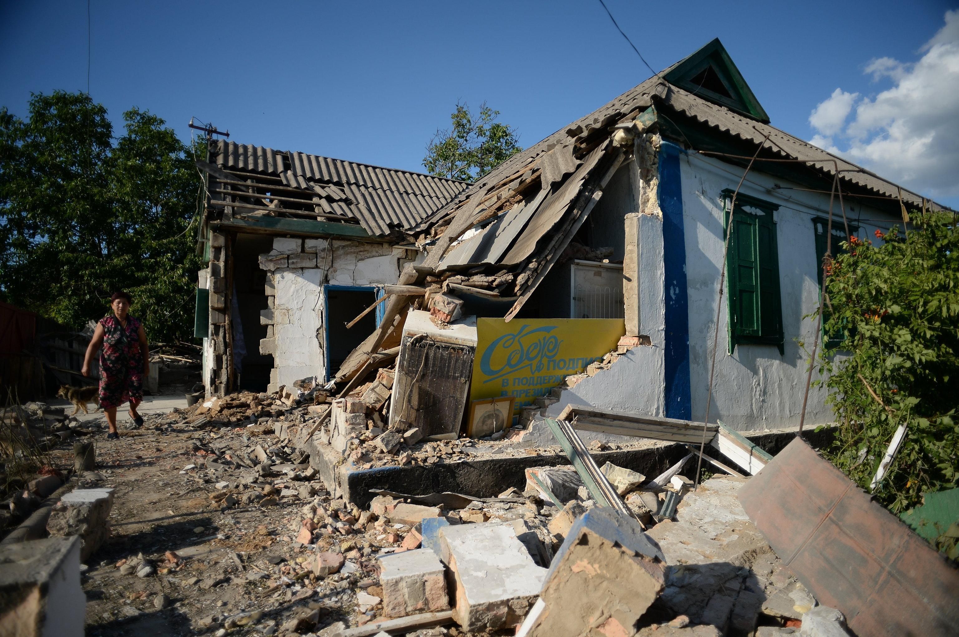 Скоро литовские политики нам расскажут новые истории о том, как ополченцы Донбасса сами разрушают свои дома. Фото rian.com.ua