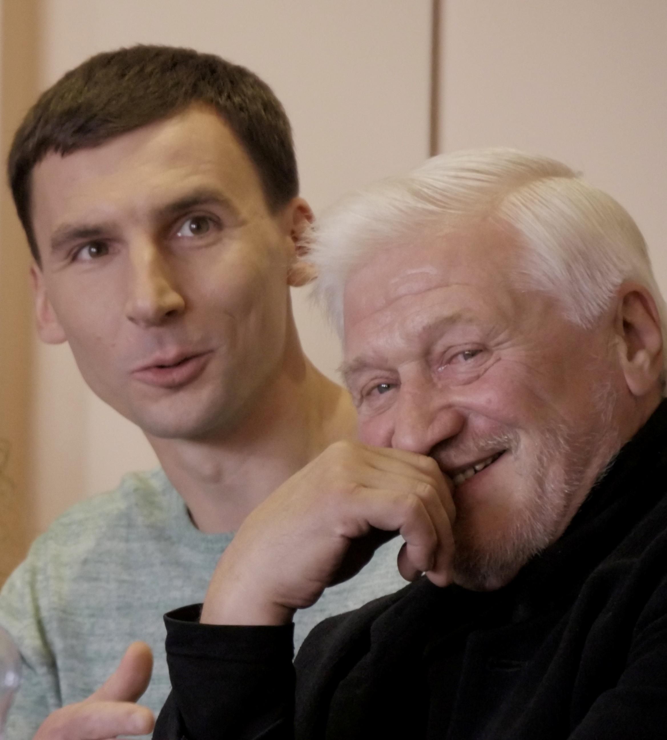Валентин КРУЛИКОВСКИЙ (слева) и руководитель театра, режиссёр Йонас ВАЙТКУС