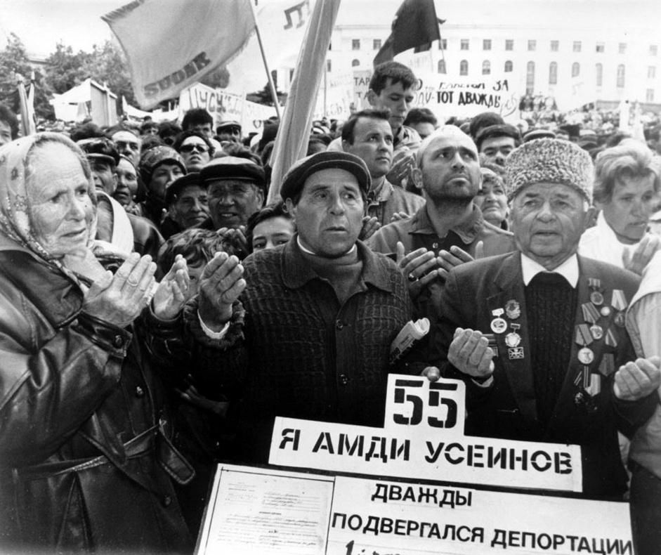 Митинг крымских татар в память жертв депортации. Симферополь, 1999 год © Олег Кожуховский/ТАСС