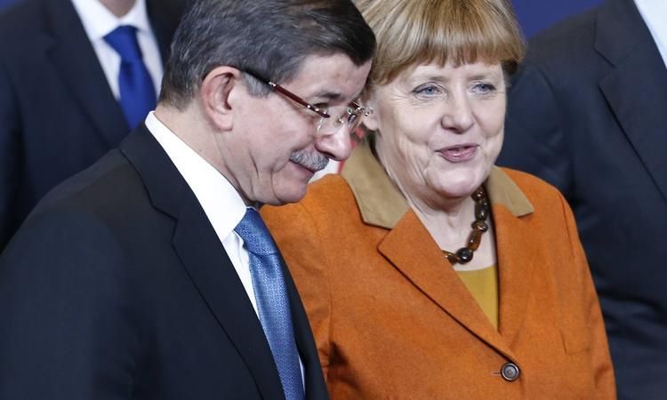 Ахмед Давутоглу и Ангела Меркель на переговорах в Брюсселе 7 марта. Фото: imago stock&people/ Global Look
