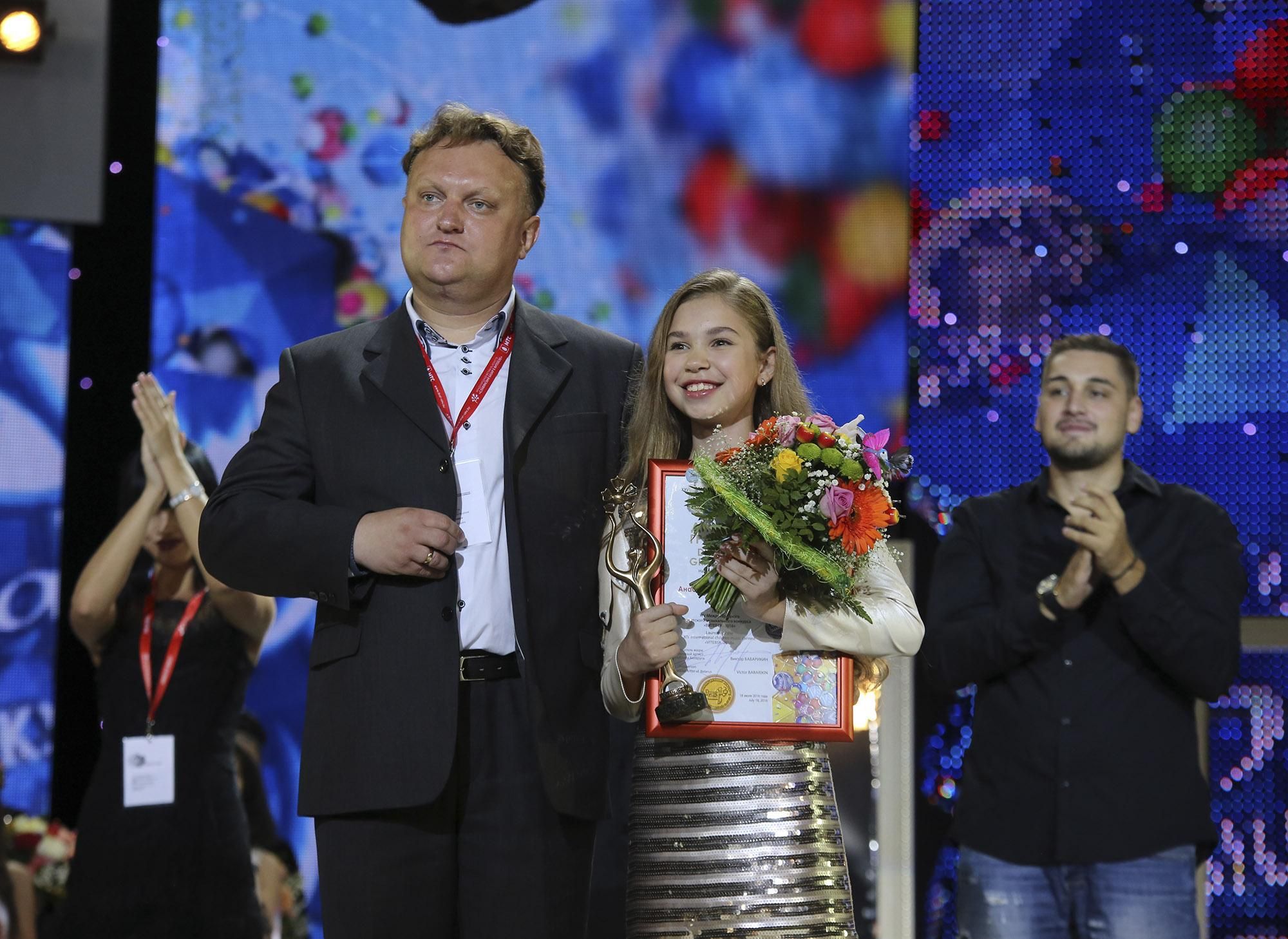 Обладатель Гран-при Анастасия Гладилина и председатель жюри Виктор Бабарикин