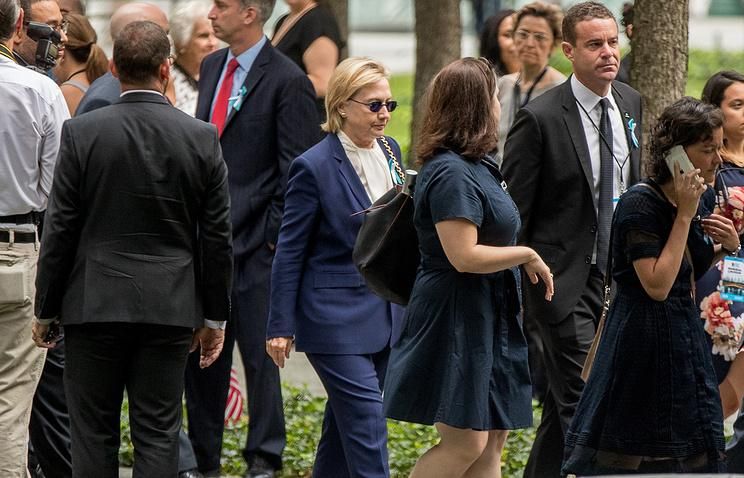 Хиллари Клинтон (в центре) © AP Photo/Andrew Harnik