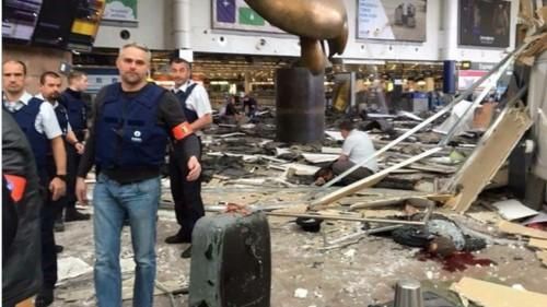 Взрыв в аэропорту Брюсселя Фото: ElectiveStudio ‎@StudioElective