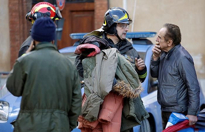 Пожарные после землетрясения в центральной Италии на этой неделе. Фото: Reuters