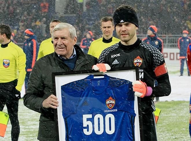 Игорь Акинфеев провёл 500-й матч за ЦСКА, став первым футболистом, сыгравшим столько за этот клуб. Фото www.championat.com