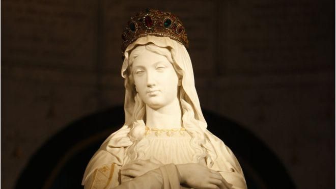 Статуи Девы Марии есть в очень многих городах Франции (на фото - статуя в деревне Ла-Салетт). Фото: Getty Images
