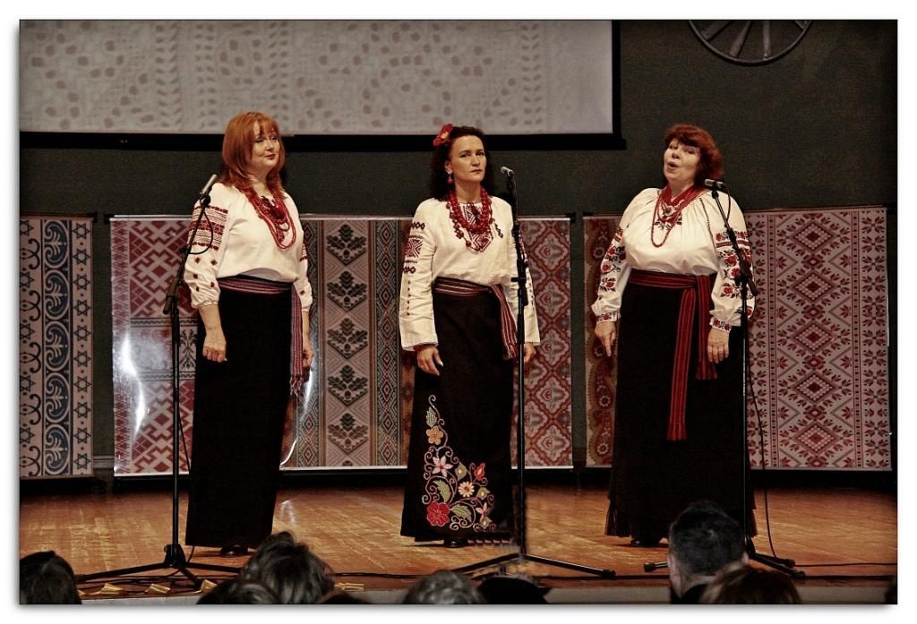 Ансамбль «ПРОСВИТ». Слева направо: Эляна Анужиене, Дина Матайтиене, Ирена Пятрулёниене