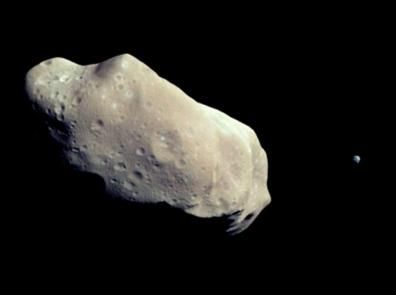 По словам ученых, к Земле несется астероид, который в лучшем случае пролетит в 50 миллионах километрах от нашей планеты. Фото: NASA