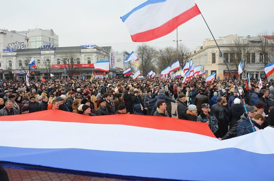 Митинг в Симферополе в поддержу референдума. 9 марта 2014 года