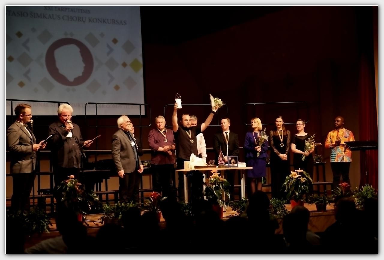 Большой янтарный приз и первое место среди смешанных хоров получил каунасский хор «Камертонас» (дирижёр Кястутис Якялюнас).